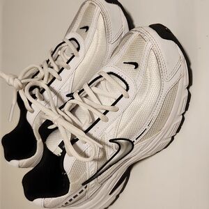 Nike Women's White and Black Athletic Shoes